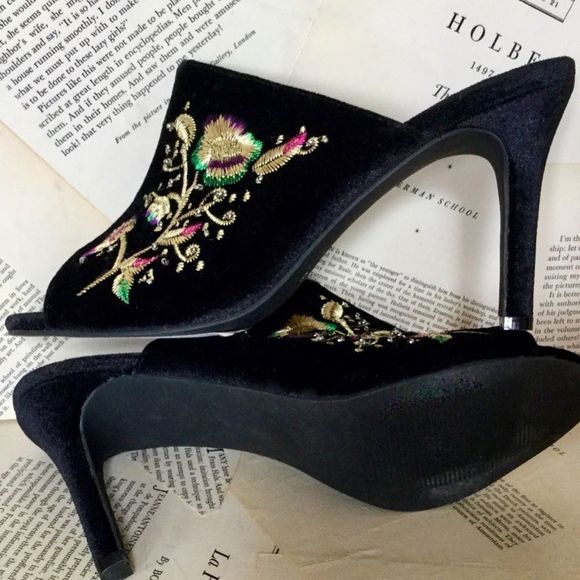 Urban Outfitters Velvet Embroidery Floral Mule 7 - Picture 4 of 5